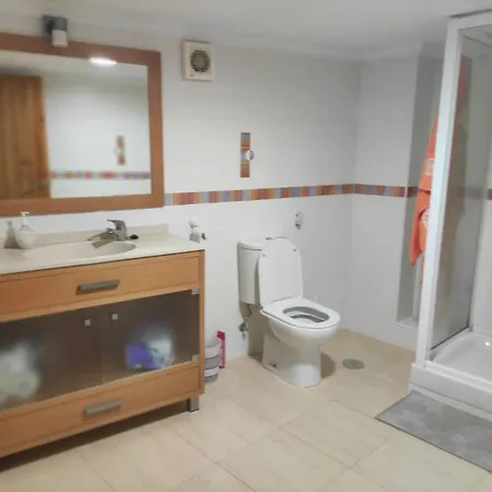 Apartmán 3-bed Apartment- Sleeps 8 *