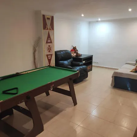 3-bed Apartment- Sleeps 8 Апартаменты
