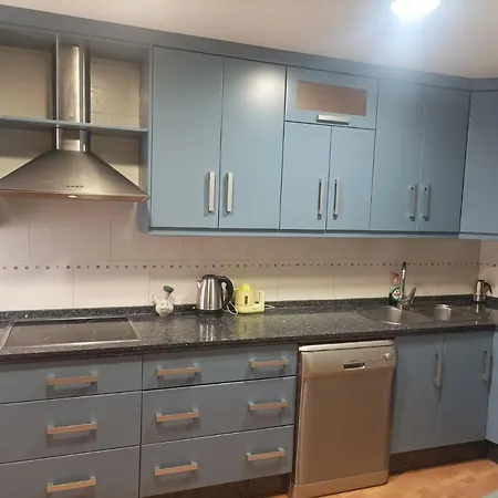 3-bed Apartment- Sleeps 8 Apartmán *
